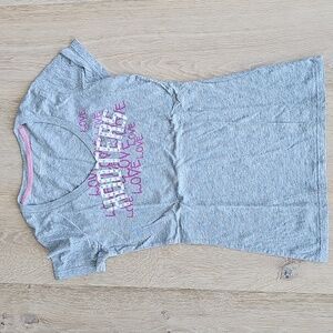 NWOT Hooters Love Short Sleeve T-shirt